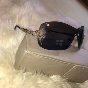 Sunglasses cool side details